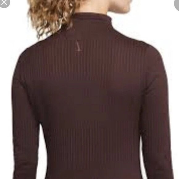 "NWT" Nike Yoga Luxe Dri-FIT Women's Long-Sleeve Ribbed Top In Size Medium - Picture 2 of 13